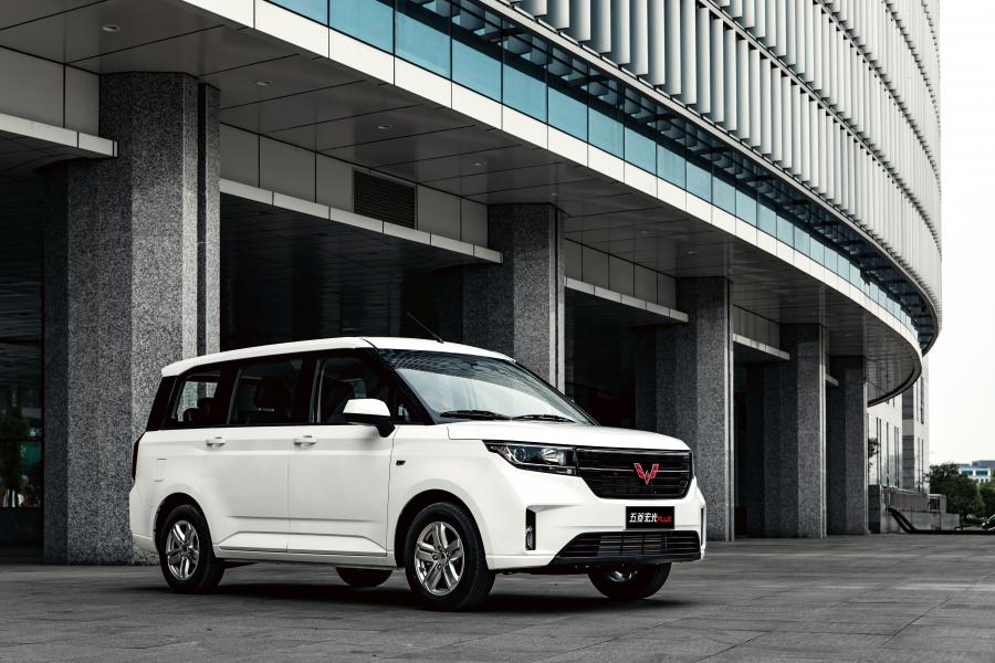  WuLing Hongguang Plus 2019 года  (фото 9 из 49)